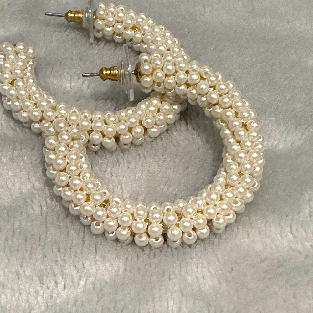 Costume jewelry - Pearl cluster hoops